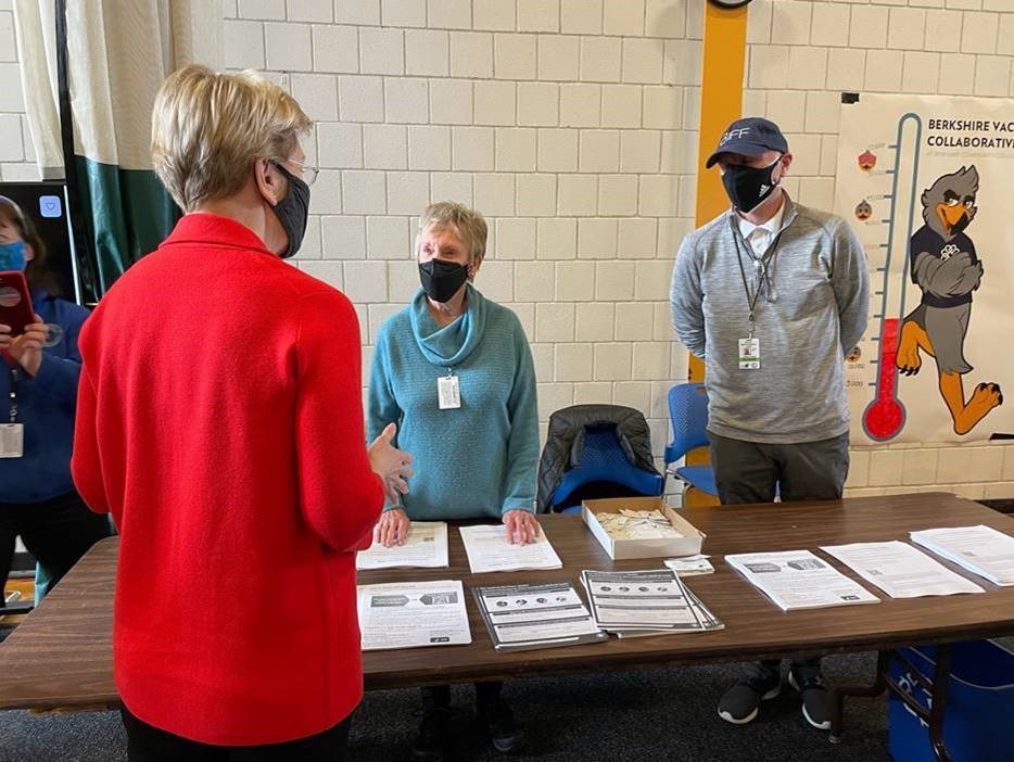warren meets volunteers